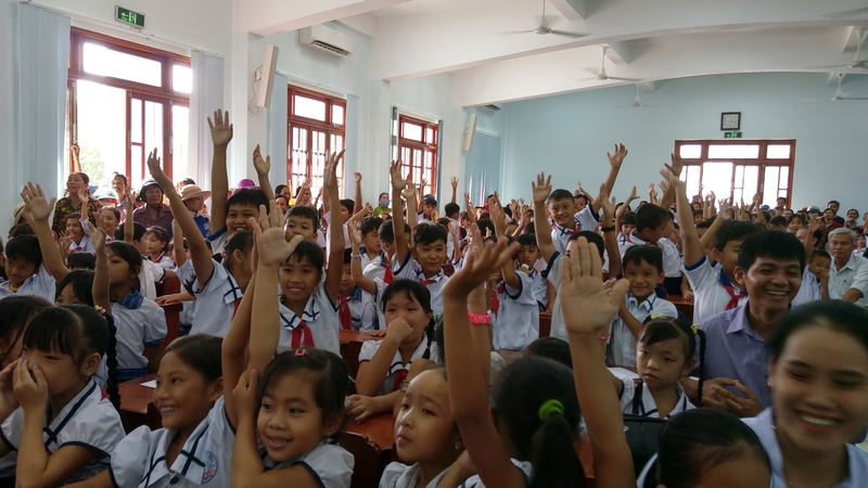Students raise their hands